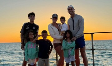 Georgina Rodriguez, Cristiano Ronaldo explore Red Sea coast in Ƶ
