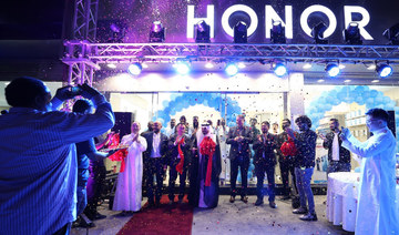 Honor puts customers first with two new service centers in KSA